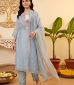 women ethnic motifs embroidered regular kurta with trousers & with dupatta