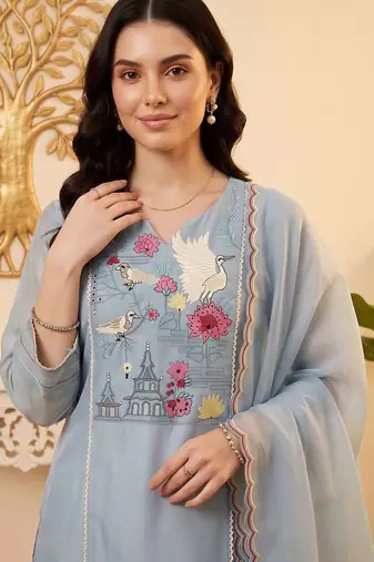 women ethnic motifs embroidered regular kurta with trousers & with dupatta