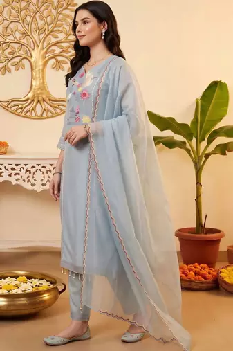women ethnic motifs embroidered regular kurta with trousers & with dupatta