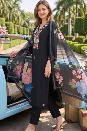 women floral embroidered regular thread work kurta with trousers & with dupatta