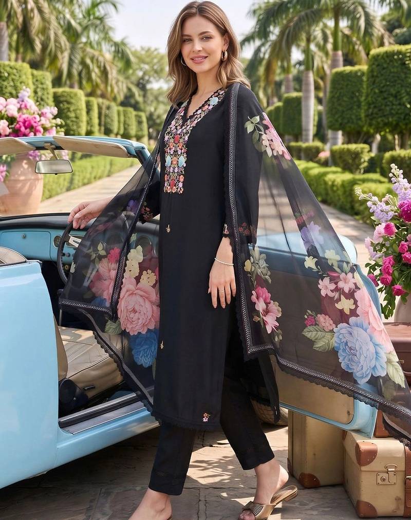 women floral embroidered regular thread work kurta with trousers & with dupatta