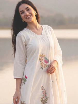 women ethnic motifs embroidered regular thread work cotton kurta with trousers & with dupatta 2