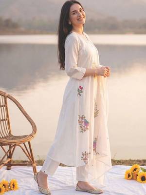 women ethnic motifs embroidered regular thread work cotton kurta with trousers & with dupatta 3