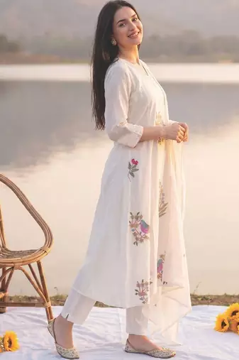 women ethnic motifs embroidered regular thread work cotton kurta with trousers & with dupatta