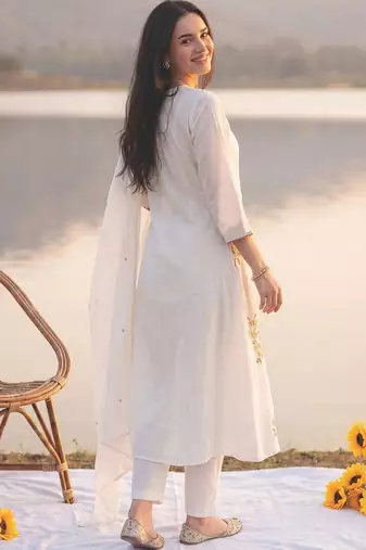 women ethnic motifs embroidered regular thread work cotton kurta with trousers & with dupatta