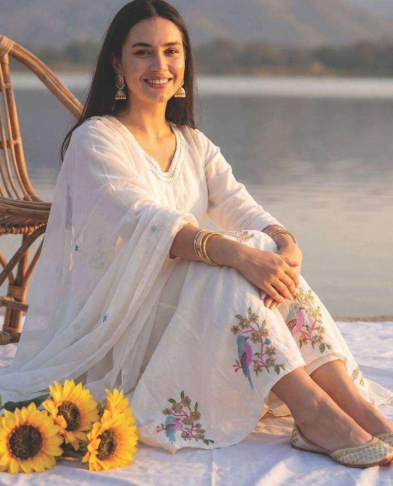 women ethnic motifs embroidered regular thread work cotton kurta with trousers & with dupatta