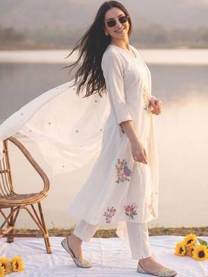 women ethnic motifs embroidered regular thread work cotton kurta with trousers & with dupatta 6