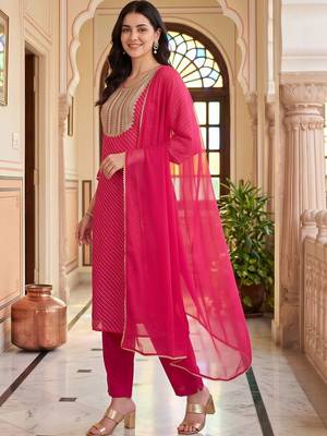 women regular kurta with trousers & with dupatta 3
