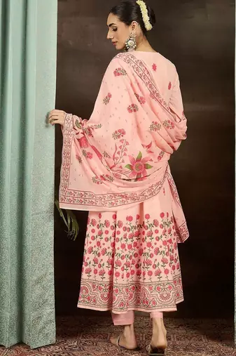 women floral printed regular cotton kurta with trousers & with dupatta