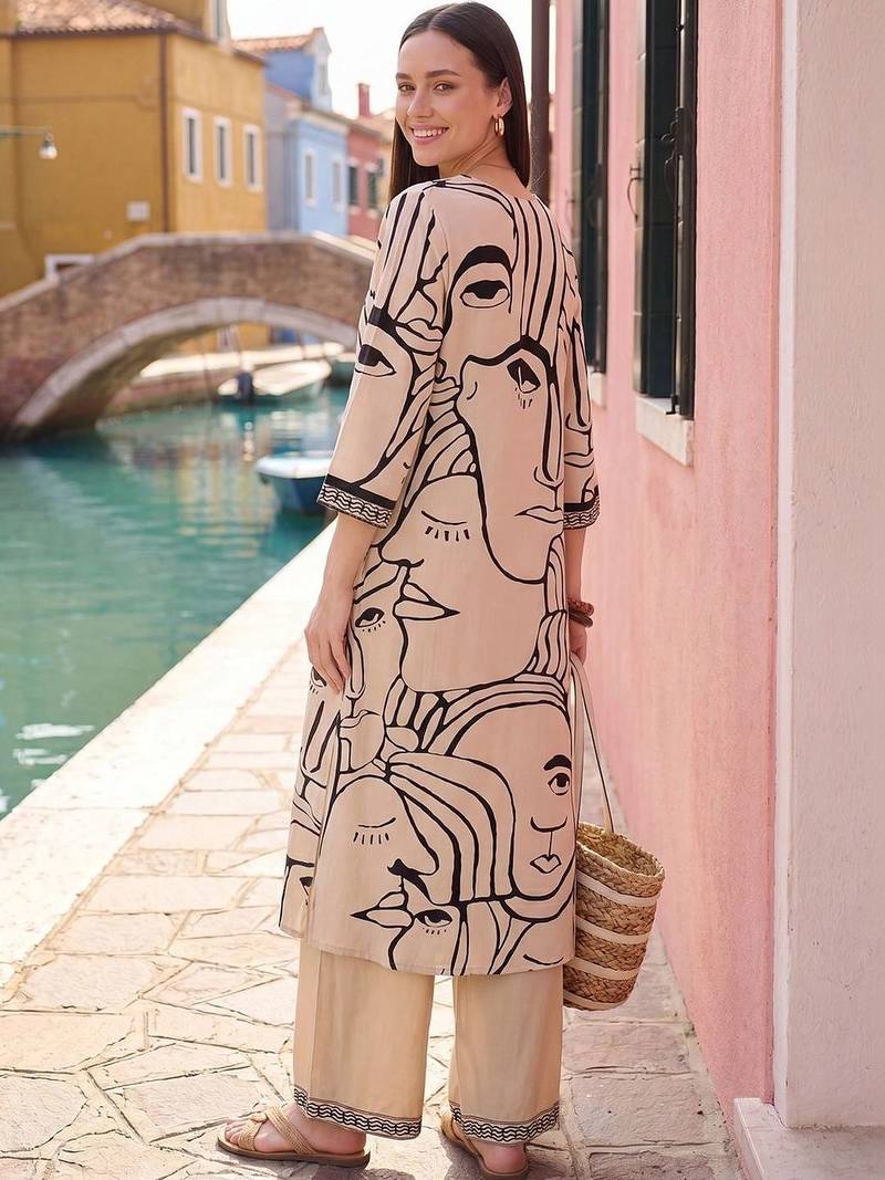 women printed regular kurta with trousers