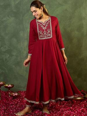 women ethnic motifs embroidered regular kurta with trousers & with dupatta 2