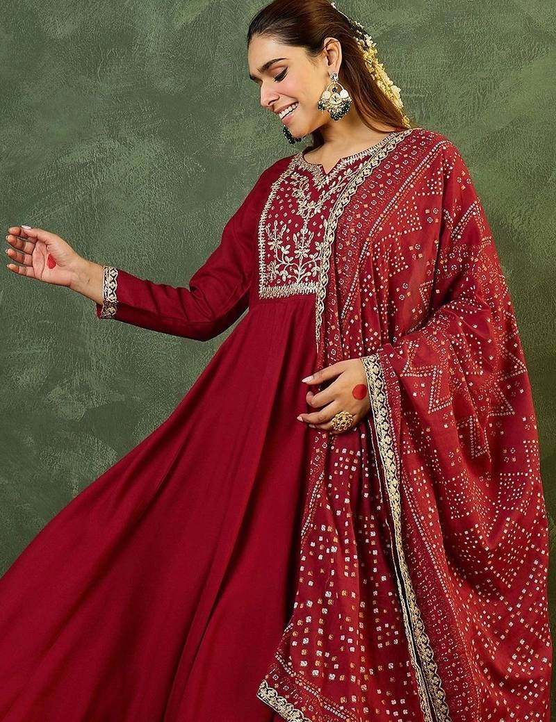women ethnic motifs embroidered regular kurta with trousers & with dupatta