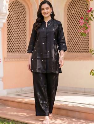 women ethnic motifs embroidered regular thread work kurta with palazzos 1