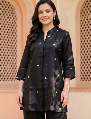 women ethnic motifs embroidered regular thread work kurta with palazzos 2