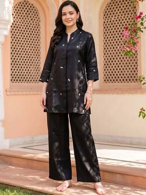 women ethnic motifs embroidered regular thread work kurta with palazzos 6