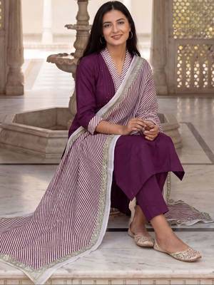 women regular cotton kurta with trousers & with dupatta 5