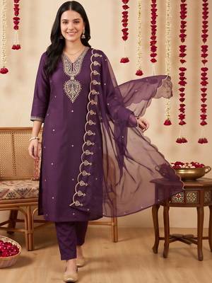 women ethnic motifs embroidered regular thread work kurta with trousers & with dupatta 1