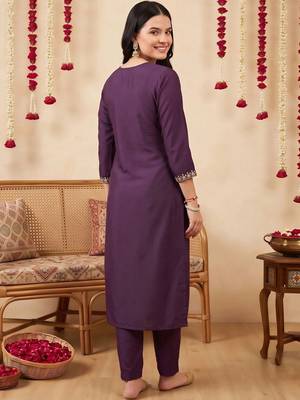 women ethnic motifs embroidered regular thread work kurta with trousers & with dupatta 4