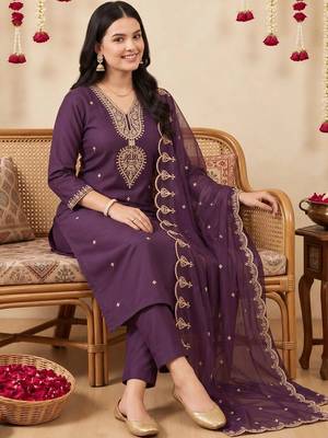 women ethnic motifs embroidered regular thread work kurta with trousers & with dupatta 5