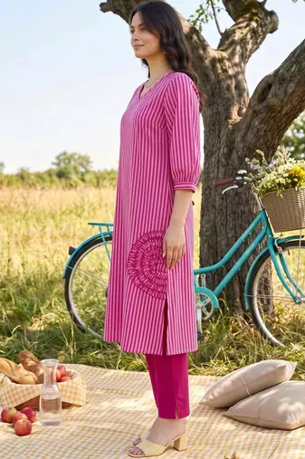 women printed regular cotton kurta with trousers