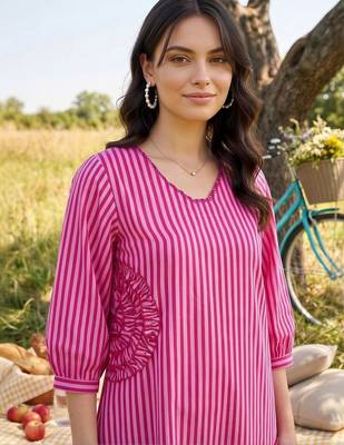 women printed regular cotton kurta with trousers 5