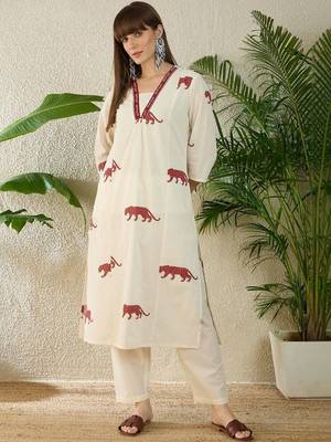 women animal printed regular thread work cotton kurta with trousers 1