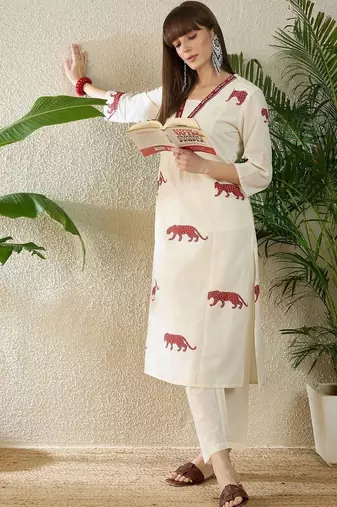 women animal printed regular thread work cotton kurta with trousers