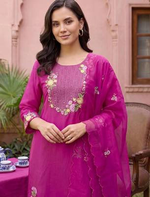 women floral embroidered regular thread work kurta with trousers & with dupatta 2