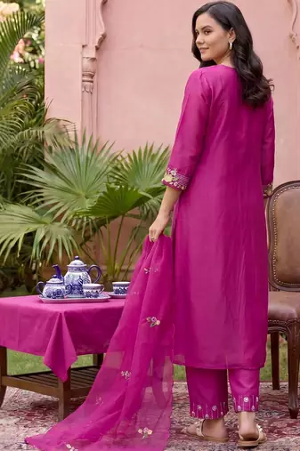 women floral embroidered regular thread work kurta with trousers & with dupatta