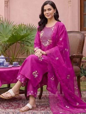 women floral embroidered regular thread work kurta with trousers & with dupatta 5