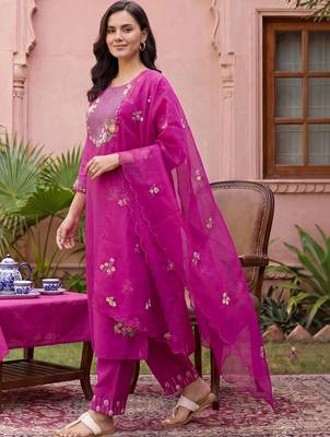 women floral embroidered regular thread work kurta with trousers & with dupatta 6