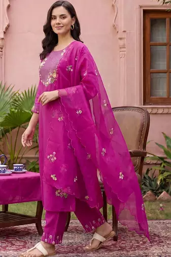 women floral embroidered regular thread work kurta with trousers & with dupatta