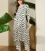 women printed regular kurta with trousers