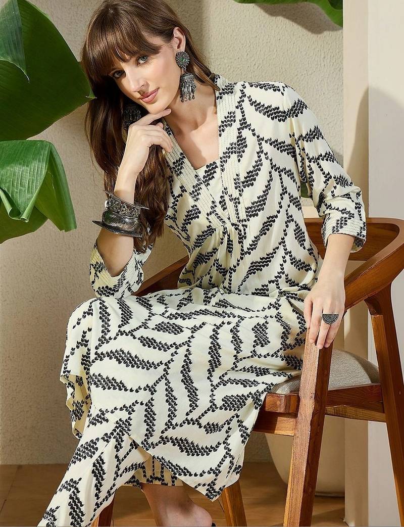 women printed regular kurta with trousers