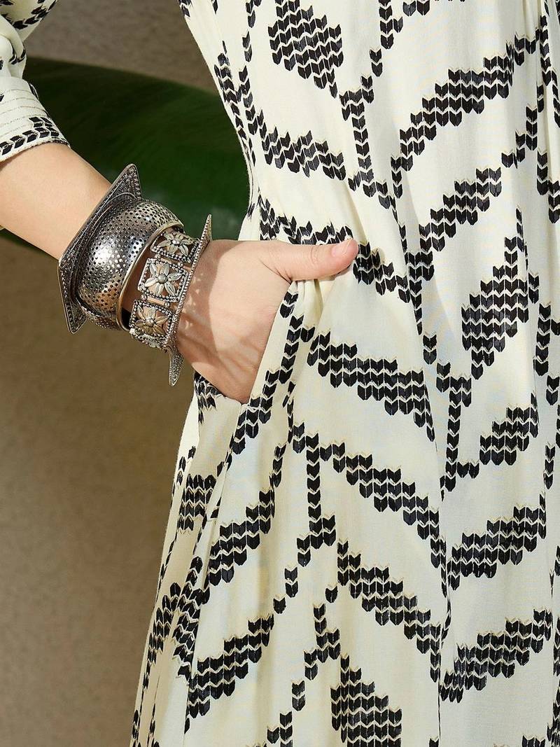 women printed regular kurta with trousers
