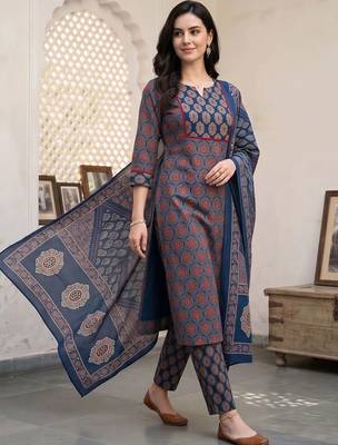 women ethnic motifs printed regular cotton kurta with trousers & with dupatta 1