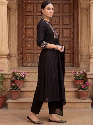 women ethnic motifs embroidered empire thread work cotton kurta with trousers & with dupatta 3