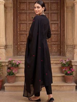 women ethnic motifs embroidered empire thread work cotton kurta with trousers & with dupatta 4