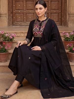 women ethnic motifs embroidered empire thread work cotton kurta with trousers & with dupatta 5