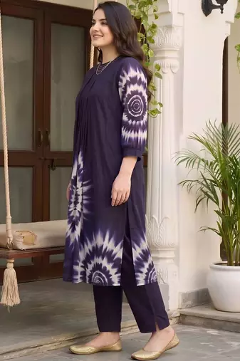women dyed regular cotton kurta with trousers