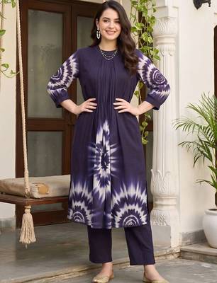 women dyed regular cotton kurta with trousers 6