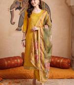 women floral embroidered regular kurta with trousers & with dupatta
