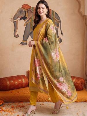 women floral embroidered regular kurta with trousers & with dupatta 3