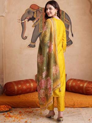 women floral embroidered regular kurta with trousers & with dupatta 4