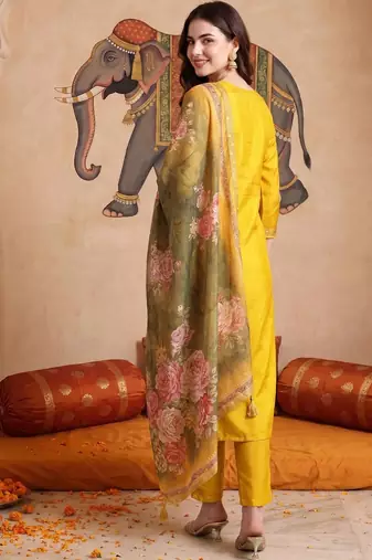 women floral embroidered regular kurta with trousers & with dupatta