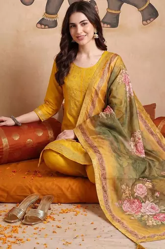 women floral embroidered regular kurta with trousers & with dupatta