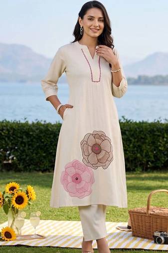 women floral printed regular kurta with trousers