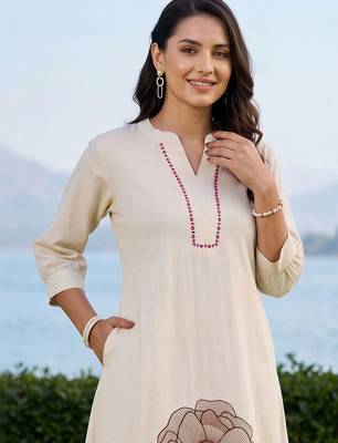 women floral printed regular kurta with trousers 2