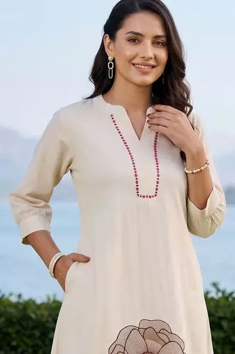 women floral printed regular kurta with trousers