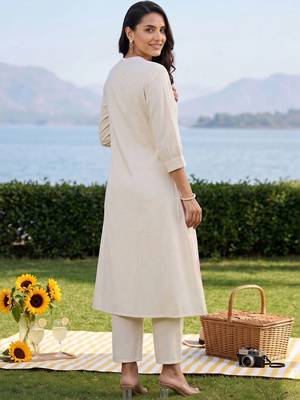 women floral printed regular kurta with trousers 4